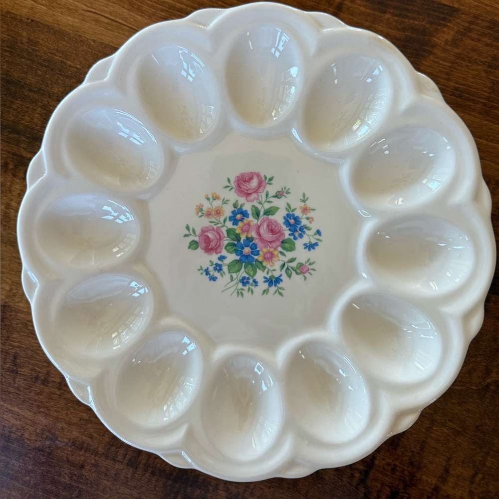 Vintage E & R American Artware Deviled Egg Platter 9 1/4” diameter